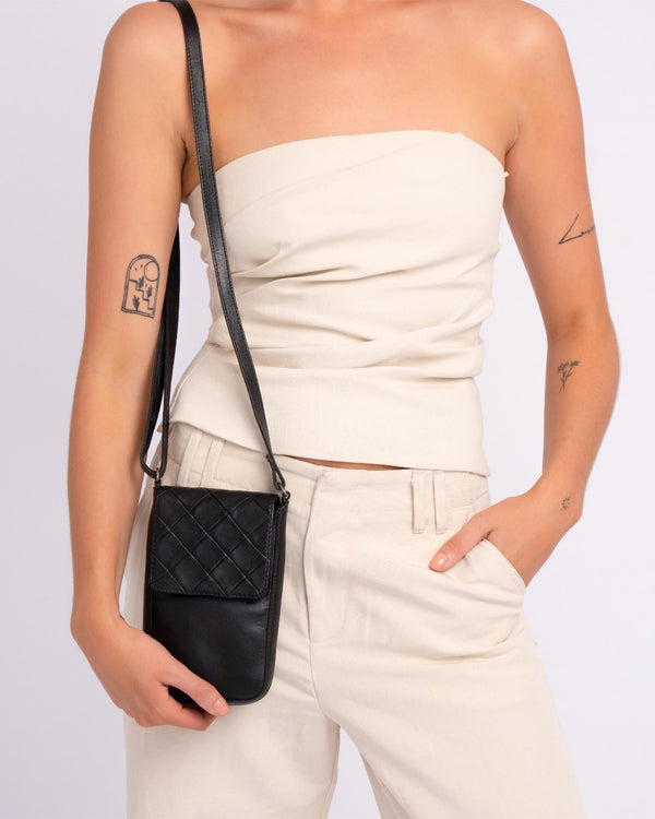 Muller | Diamond Patterned Leather Phone Bag