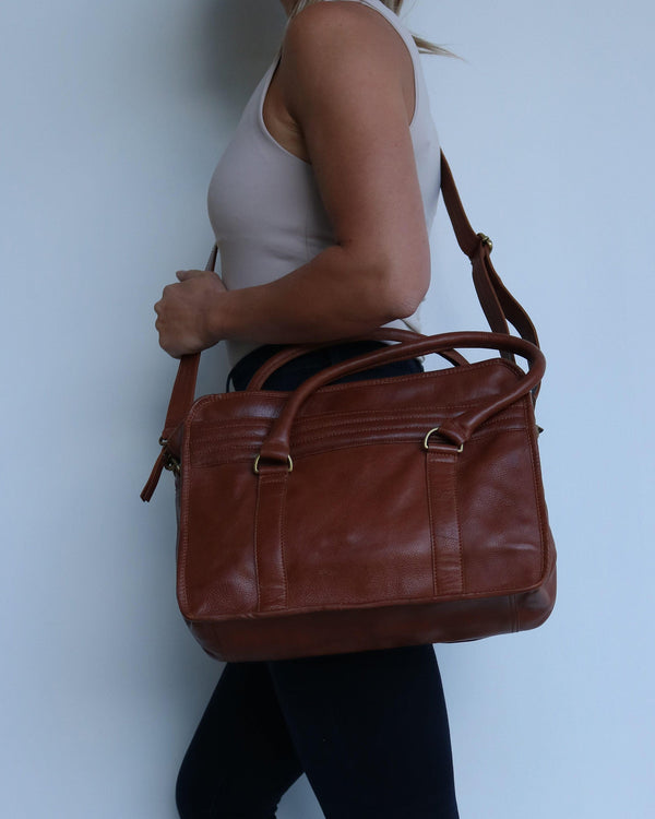 Tuck | Casual Leather Messenger Bag